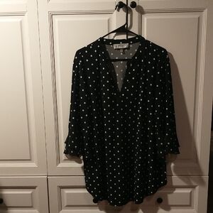 3/$12 Kasper Black and White Polka Dot V-Neck Tunic